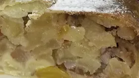 Яблочный штрудель с орехами