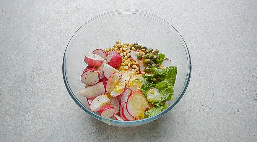 Салат из редиса с фасолью