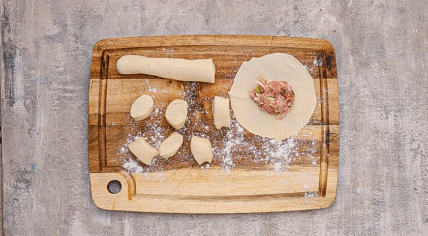 Жареные дамплинги со свининой