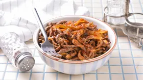 Салат «Шахтерский» с солеными огурцами и мясом