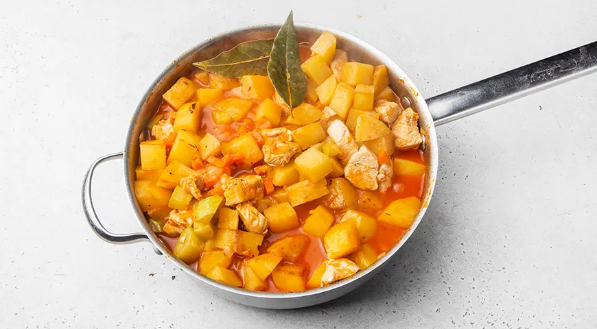 Жаркое из курицы с картошкой