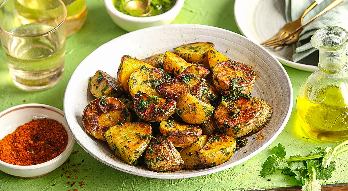 Запеченный молодой картофель с соусом чимичурри