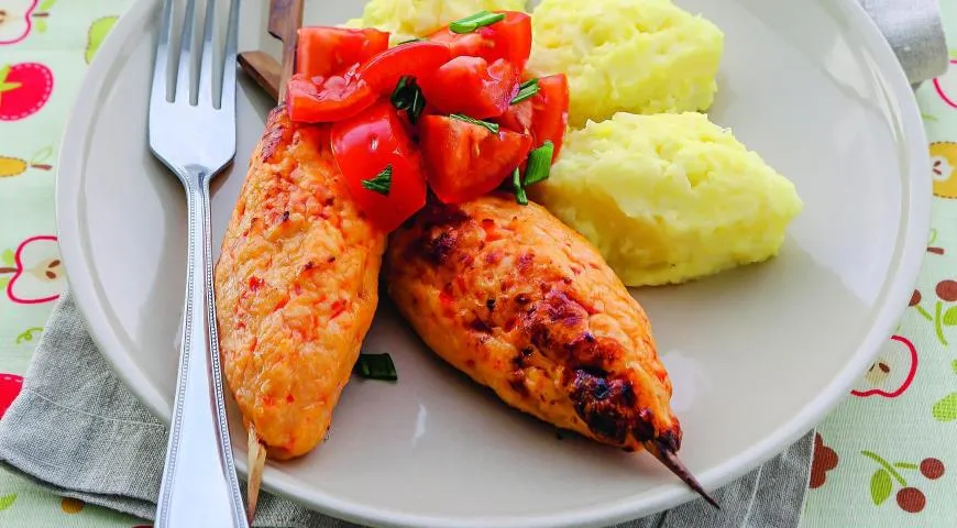 Куриные кебабы с пюре из цветной капустой