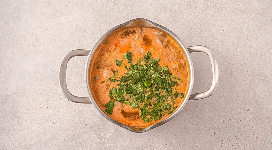 Карри-суп с рисовой вермишелью и креветками