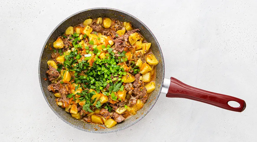 Тушеная картошка с тушенкой
