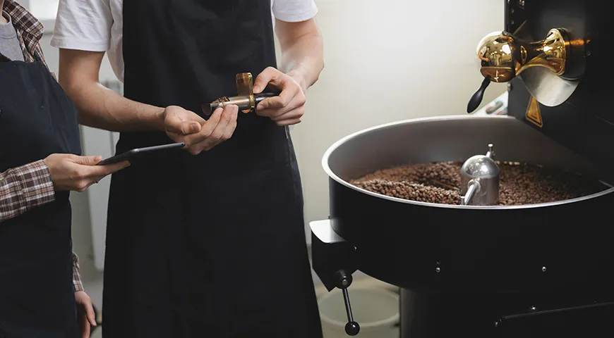 Если в процессе декофеинизации использовались химические вещества, они неизбежно улетучиваются при обжарке зерна, делая декаф-зерно безопасным