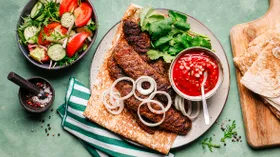 Люля-кебаб с приправами