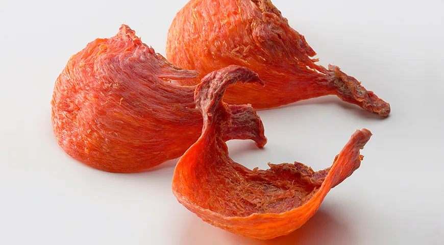 Красные ласточкины гнезда формируются благодаря особым условиям среды обитания птиц, например, наличию минералов