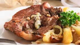 Рецепты с сырами, фруктами и кедровыми орехами