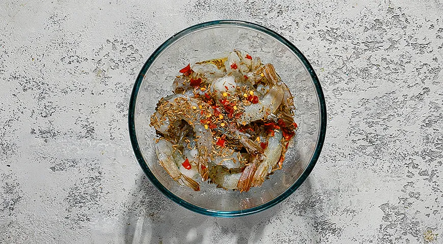 Острая закуска из креветок с авокадо