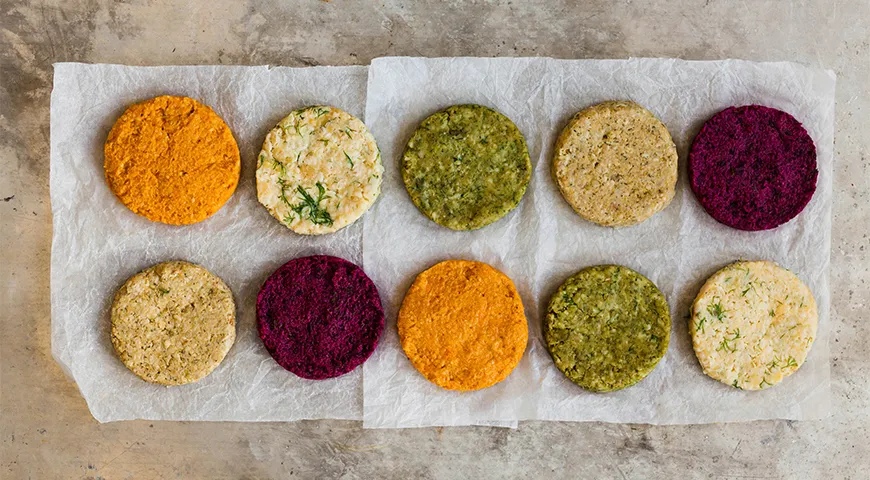 Котлеты из бобовых и овощей содержат пищевые волокна, полезные для пищеварения и микробиоты кишечника