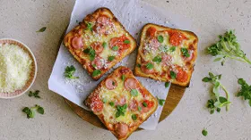 Пицца-тост с сосисками