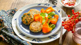 Рыбные котлеты из лосося по-тайски