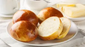 Что приготовить из прокисшего молока: 7 рецептов от Gastronom.ru