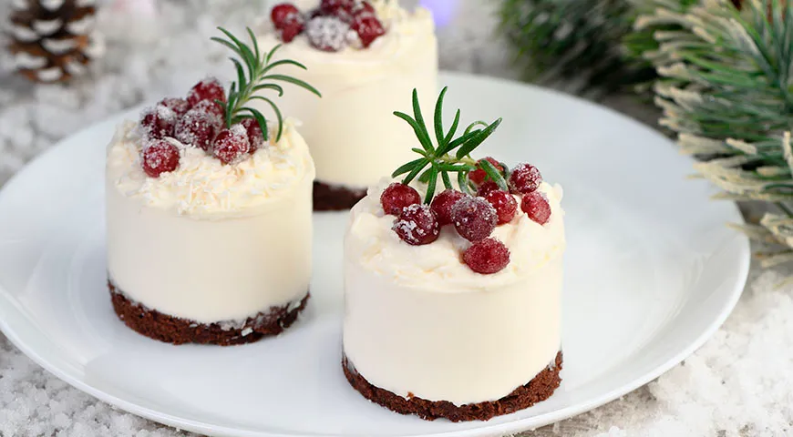 Порционные десерты станут ярким и запоминающимся завершением фуршета