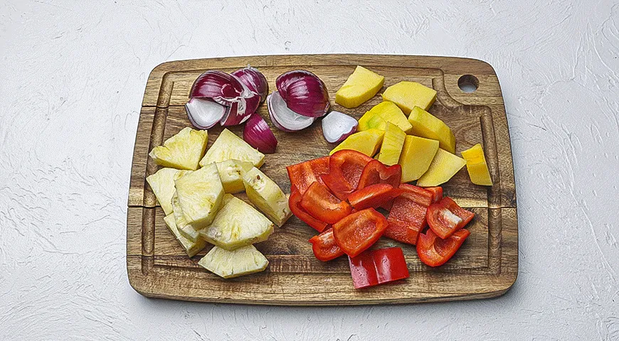 Шашлык из свинины с ананасами