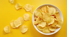 Диетолог определила, сколько чипсов безопасно съедать за раз