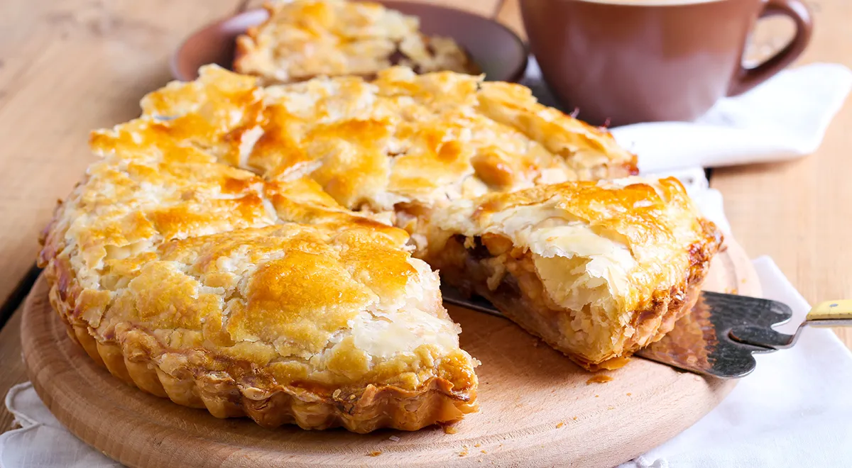 Пирог с яблоками и манго