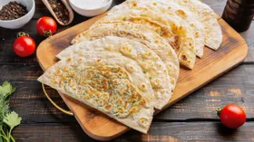 Дагестанские лепешки чуду: 6 лучших рецептов с мясом, сыром и зеленью — готовим дома как на Кавказе