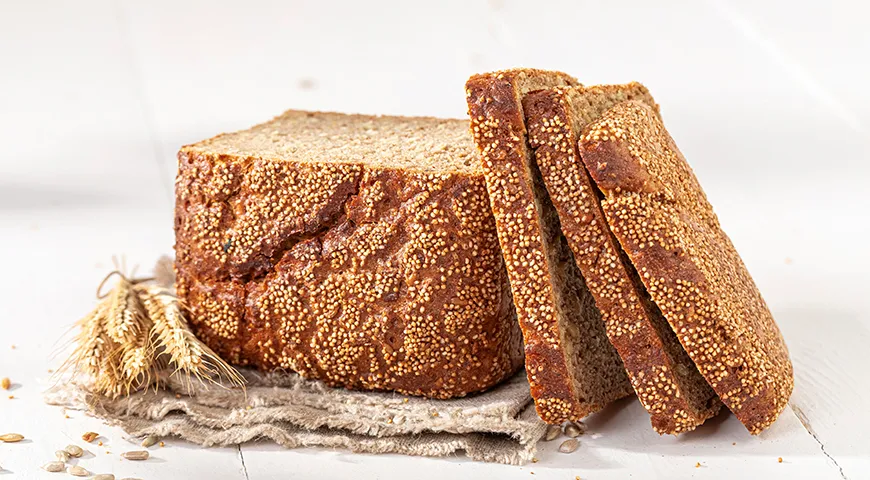 Отличительная особенность эталонного пеклеванного хлеба — влажный, немного вязкий мякиш с однородными мелкими порами