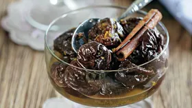 Рецепты с алкоголем, корицей и сливами