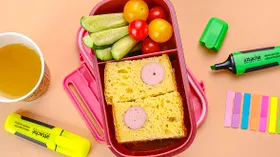 Кукурузные кексы с сосисками