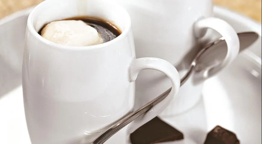 Кофе с шоколадом и сливками