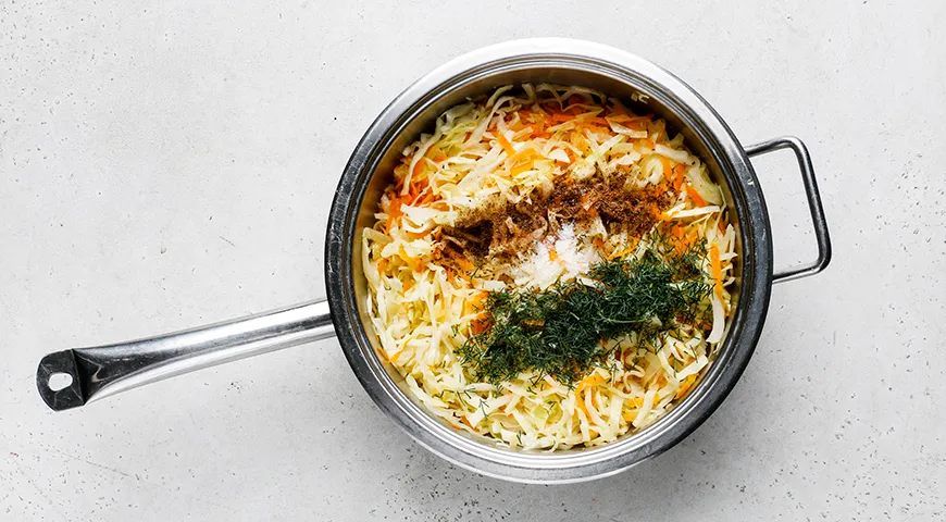 Капуста в нежной томатно-сметанной заливке по-домашнему