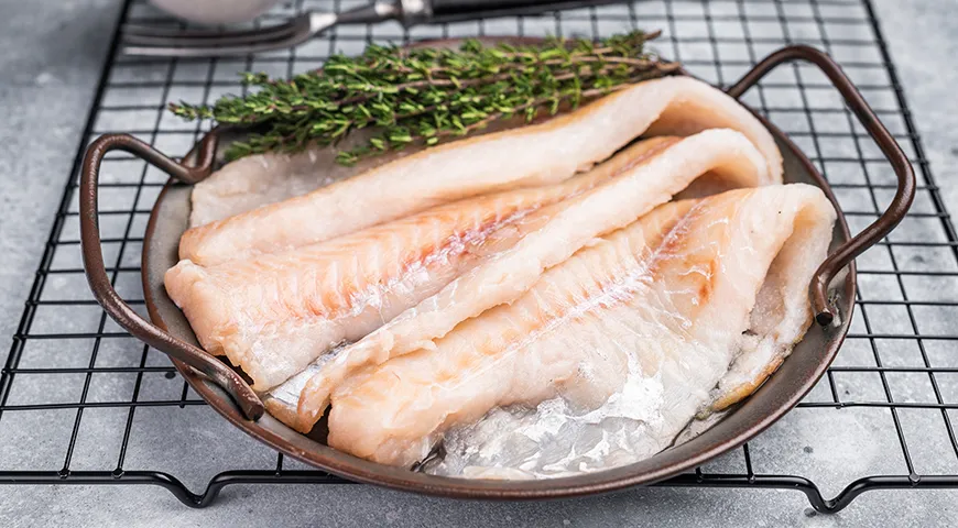 Мякоть свежего хека мягкая, чуть сладковатая, без выраженной горечи или кислоты