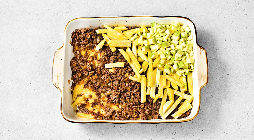 Запеканка с фаршем, картошкой и кабачками