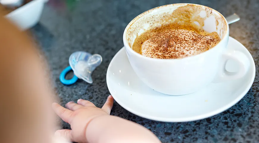 У некоторых особенно чувствительных новорожденных могут появиться изжогоподобные состояния или учащение стула, так как кофеин является слабым стимулятором перистальтики