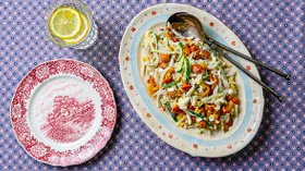 Салат с кальмарами, грибами, огурцами и яйцом