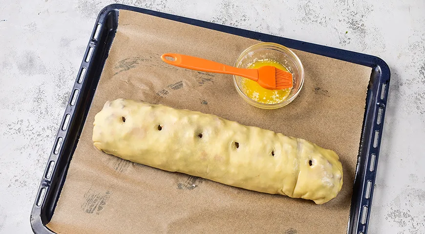 Штрудель со сливой