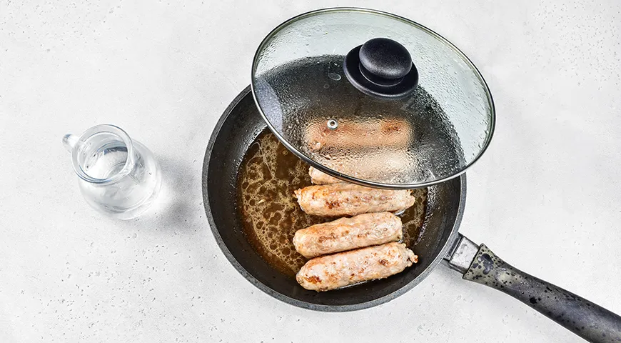 Купаты на сковороде