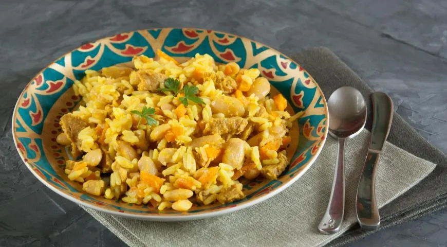 Постный плов с фасолью