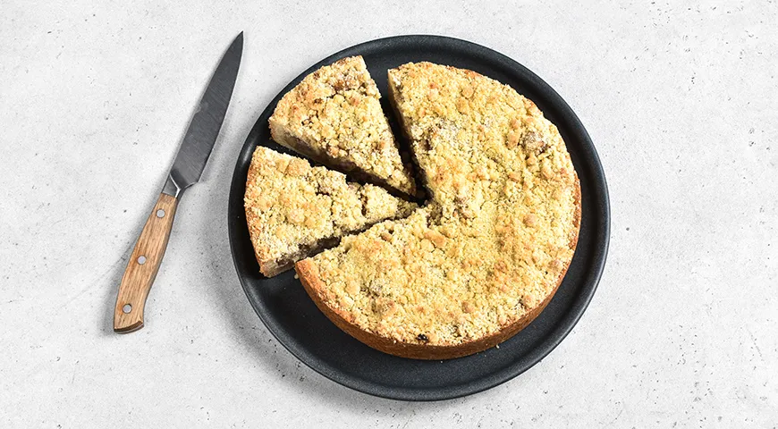 Яблочный пирог по-немецки с орехами