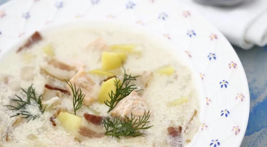 Картофельный суп с лососем и беконом