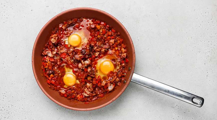 Шакшука с беконом