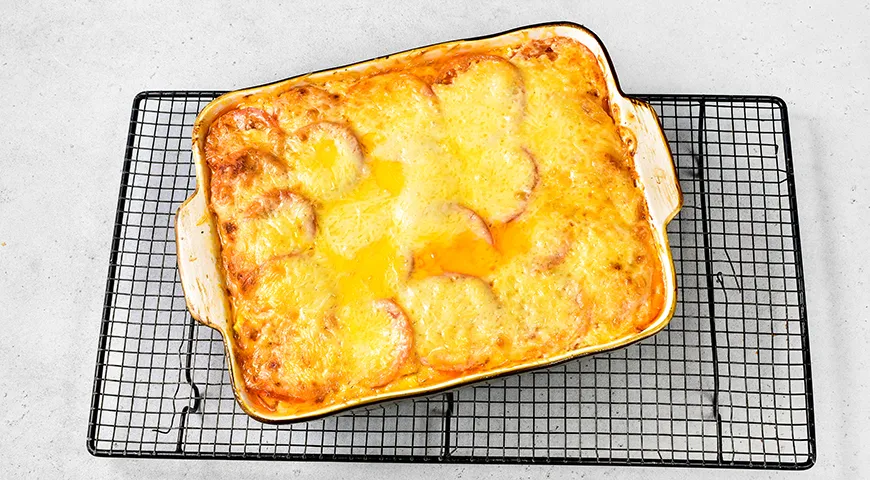 Запеканка с фаршем, картошкой и кабачками