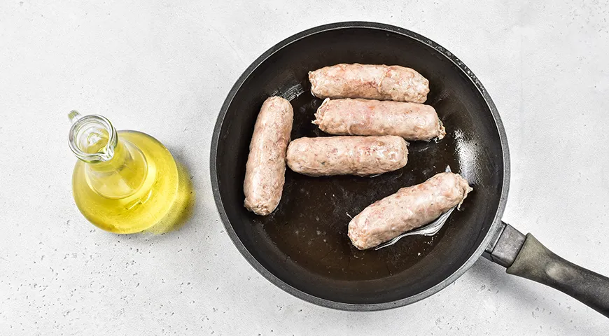 Купаты на сковороде