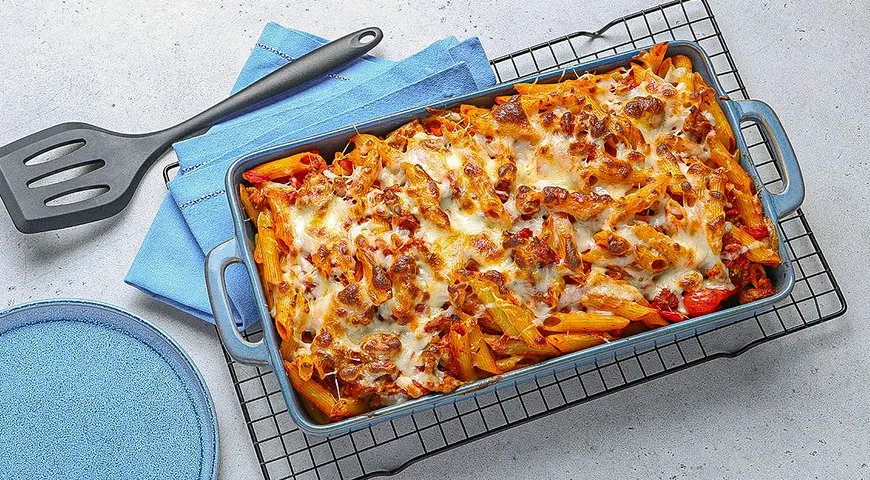 Запеканка из пасты с колбасками и рикоттой