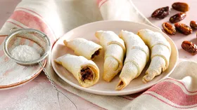 Рогалики с финиковой начинкой