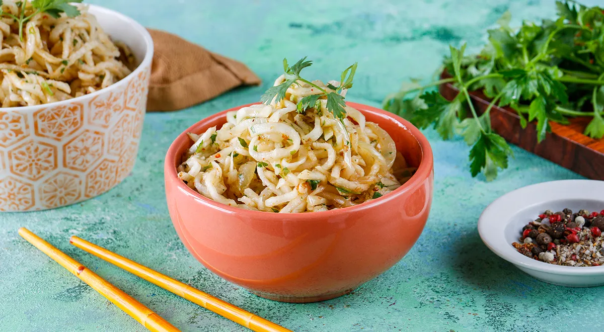 Рецепт корейского острого салата из редьки дайкон с добавлением уксусной эссенции 70%