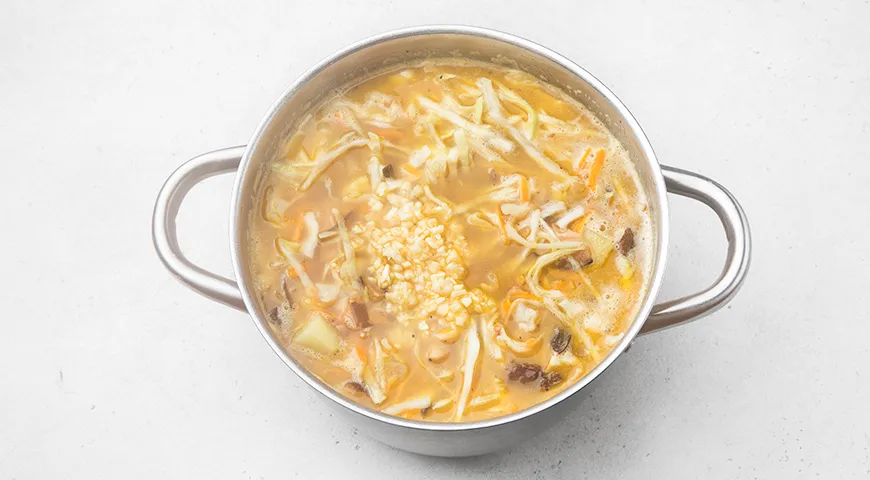 Щи с гречкой и свежей капустой