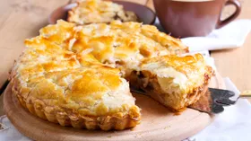 Пирог с яблоками и манго