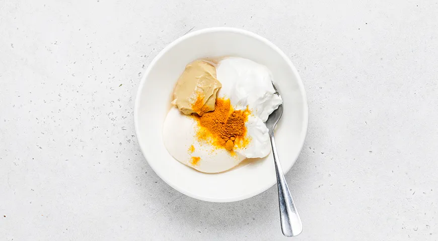 Салат с ветчиной, сыром и огурцом