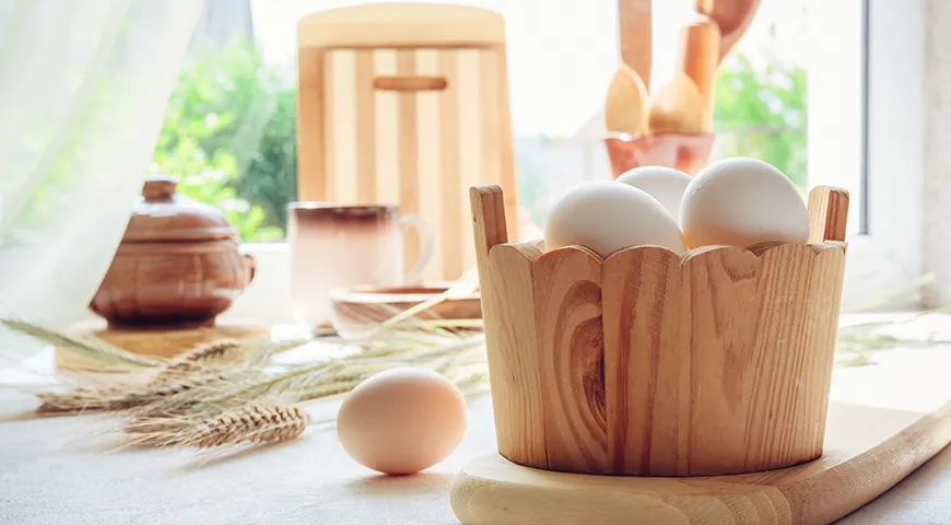 Яйца, слегка согретые при комнатной температуре, реже трескаются при варке