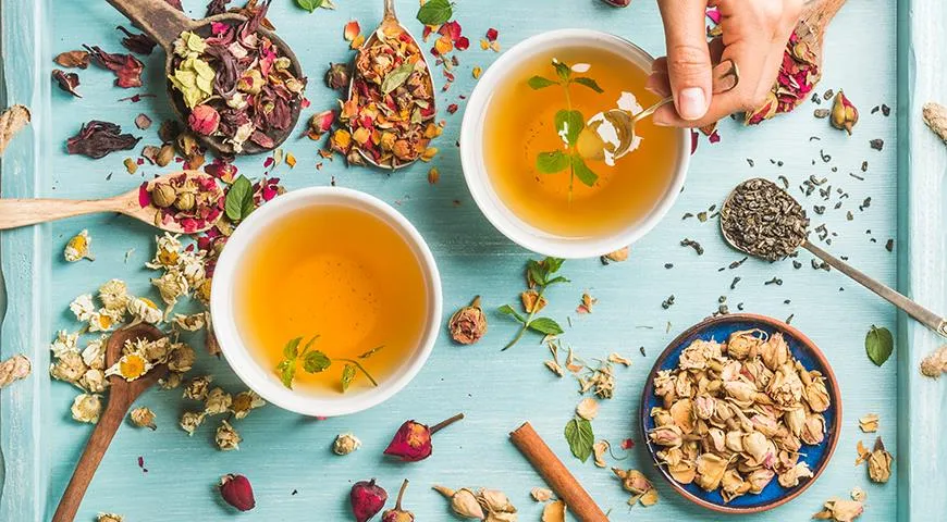 Охлажденные домашние напитки на основе чайных листьев и разных трав - альтернатива готовым чаям