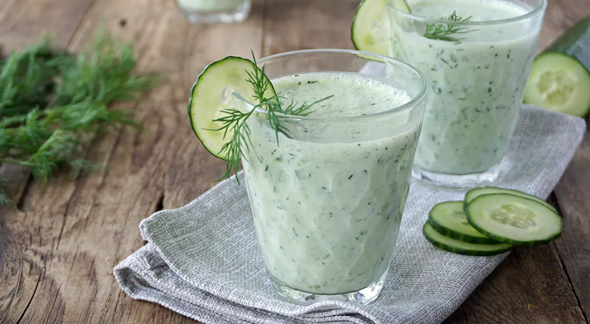 Рецепт кефира 3,2% с огурцом и зеленью