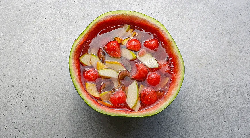 Крюшон в арбузе